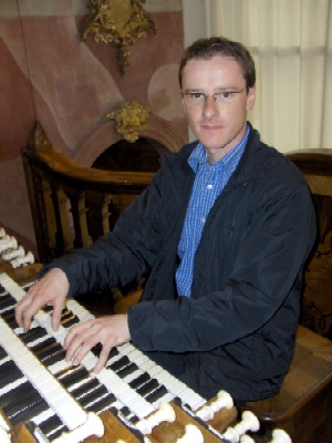  Jochen Bsch spielt an der 
 rekonstruierten Silbermann-Orgel 